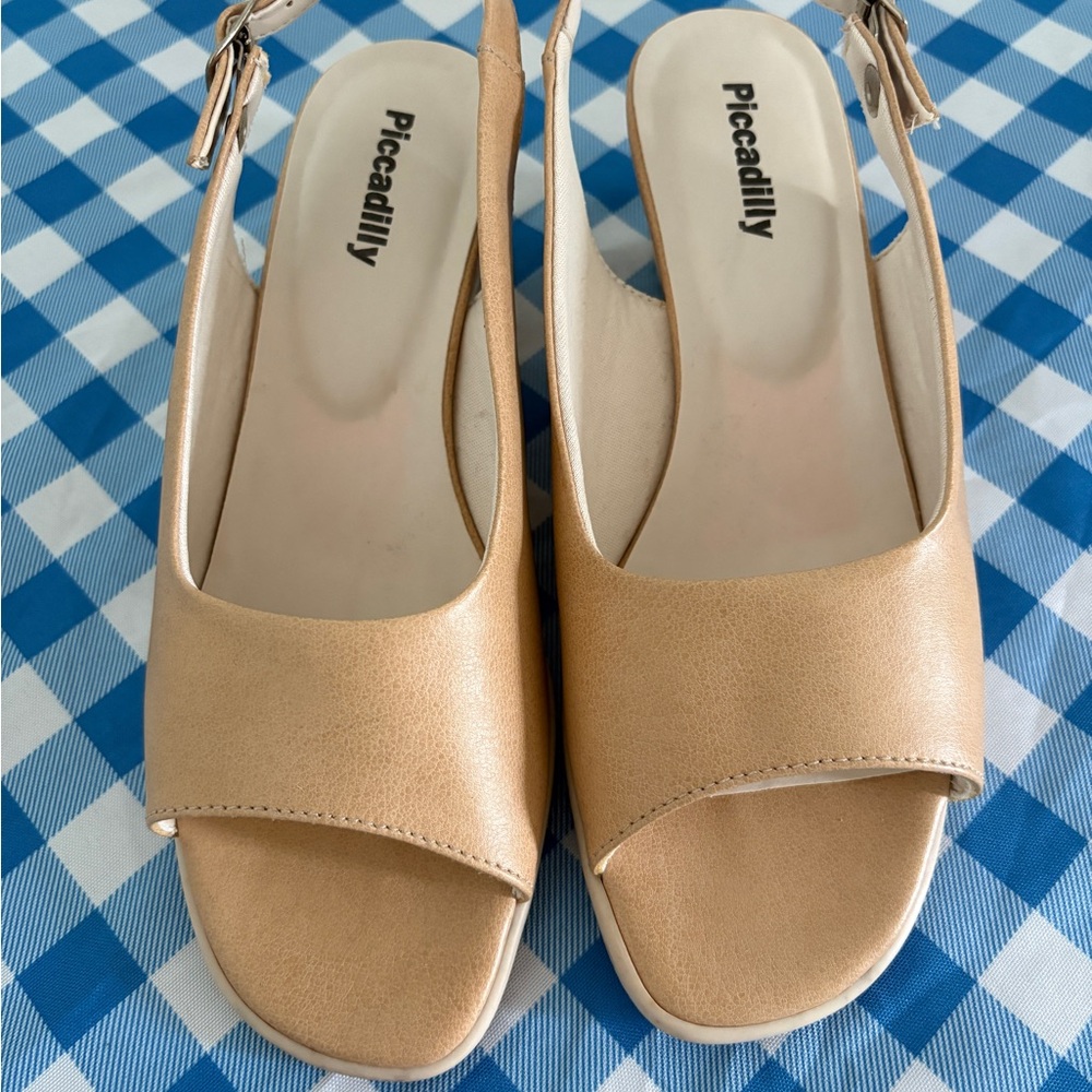 Women's Tan Slingback Sandals